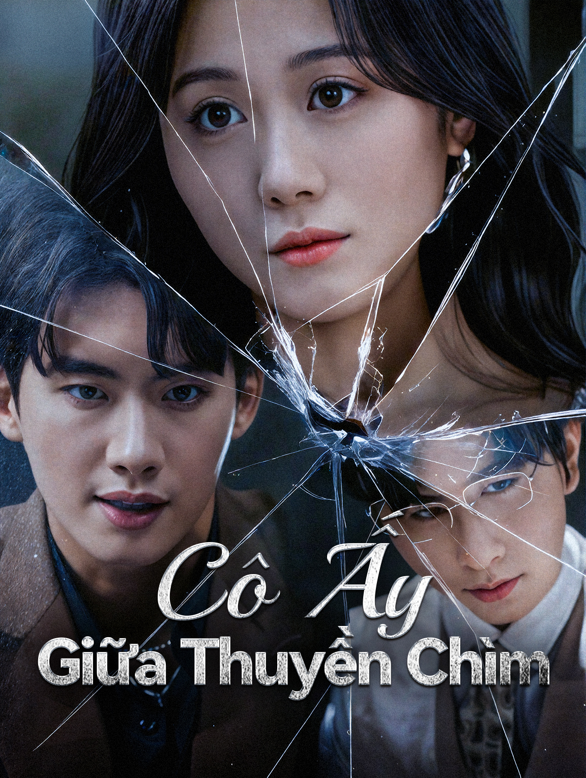 Cô ẤyGiữa Thuyền Chìm