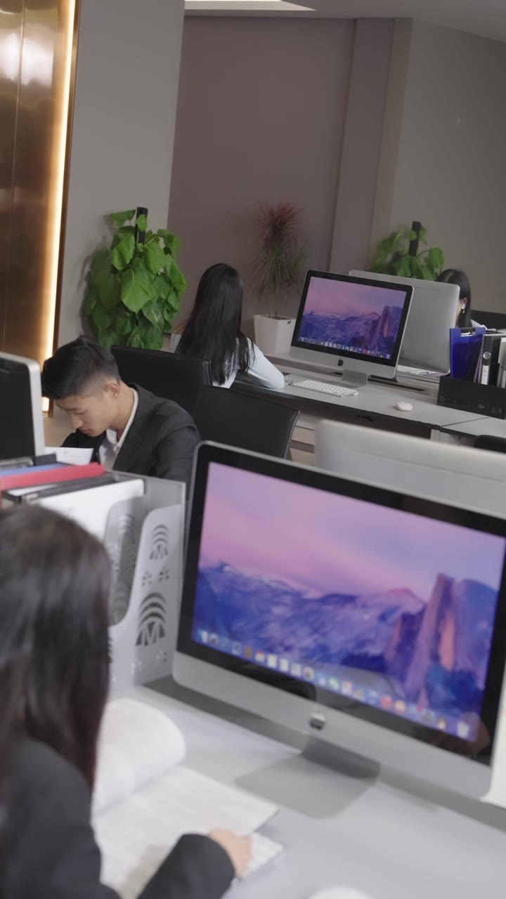 Bayi Wingman Online Bayi Kembar yang lucu