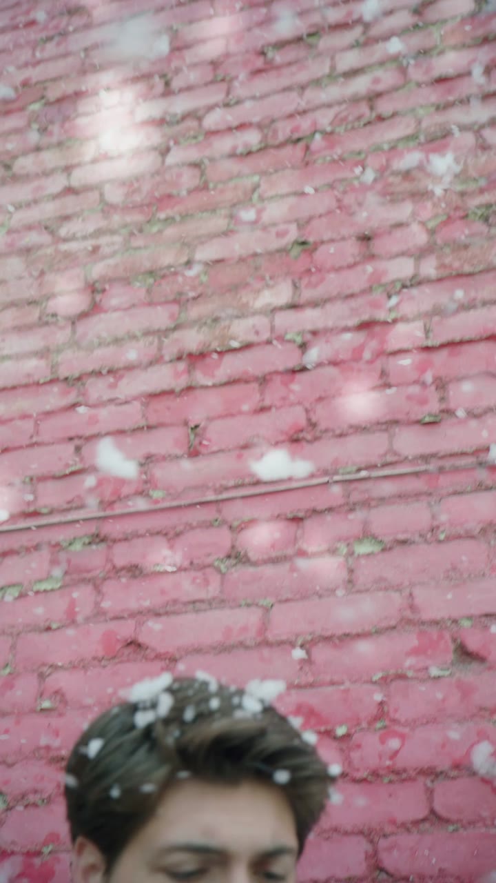 Dari Nol Jadi Pahlawan: Suamiku Bermata Super