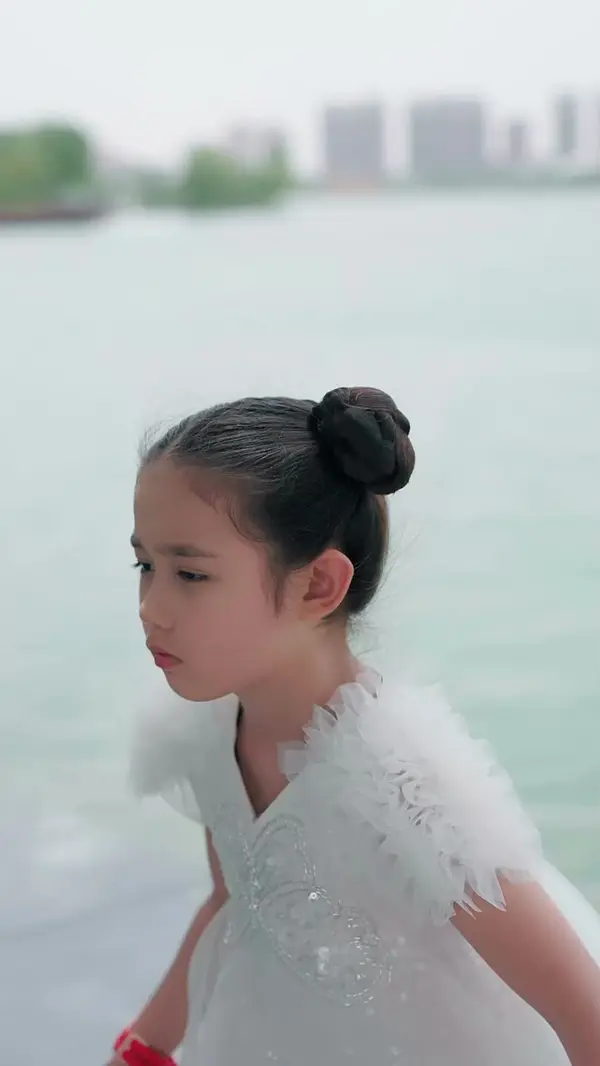 Bocah Ajaib dan Orangtuanya(Sulih Suara)