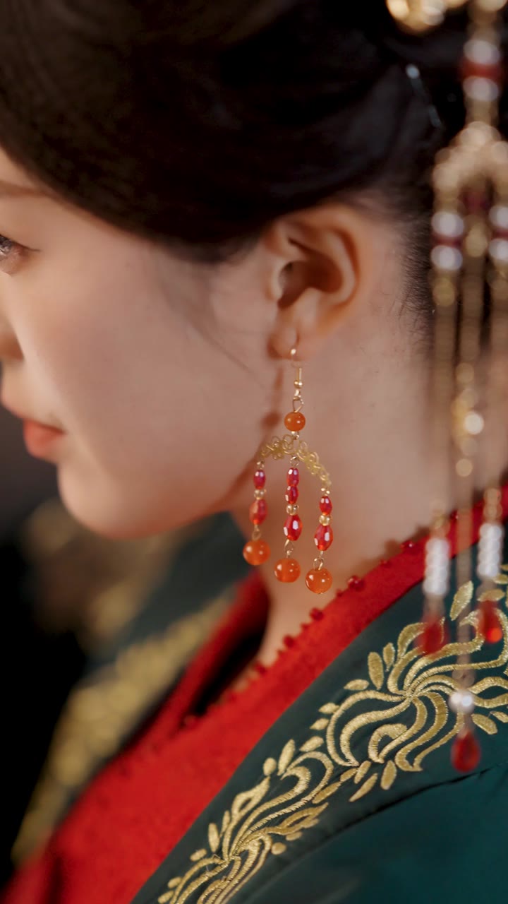 Phoenix Bangkit Menuju Tahta(Sulih Suara)