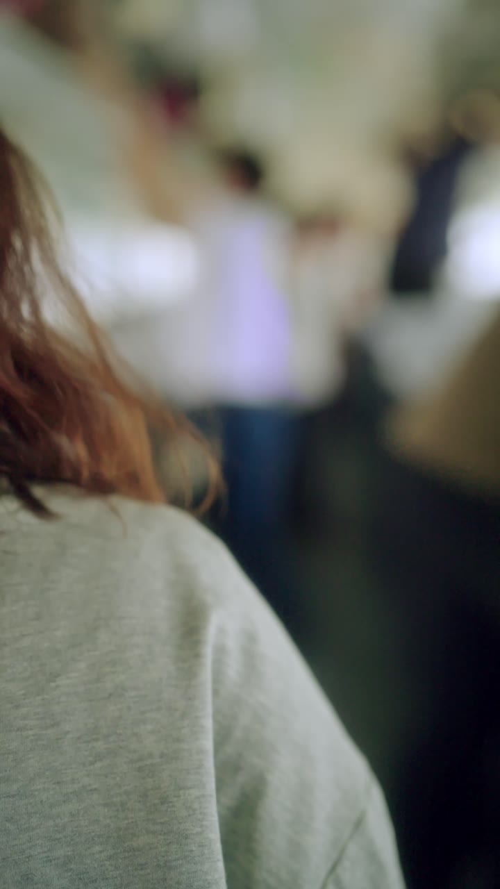 Cinta Bos Geng untuk Gadis Desa(Sulih Suara)