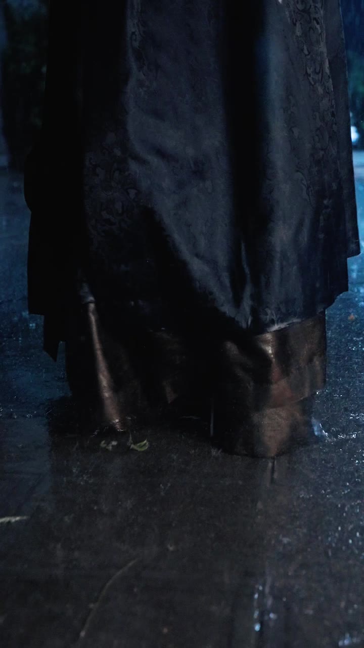 Dulu Dibuang, Kini Dimahkotai(Sulih Suara)