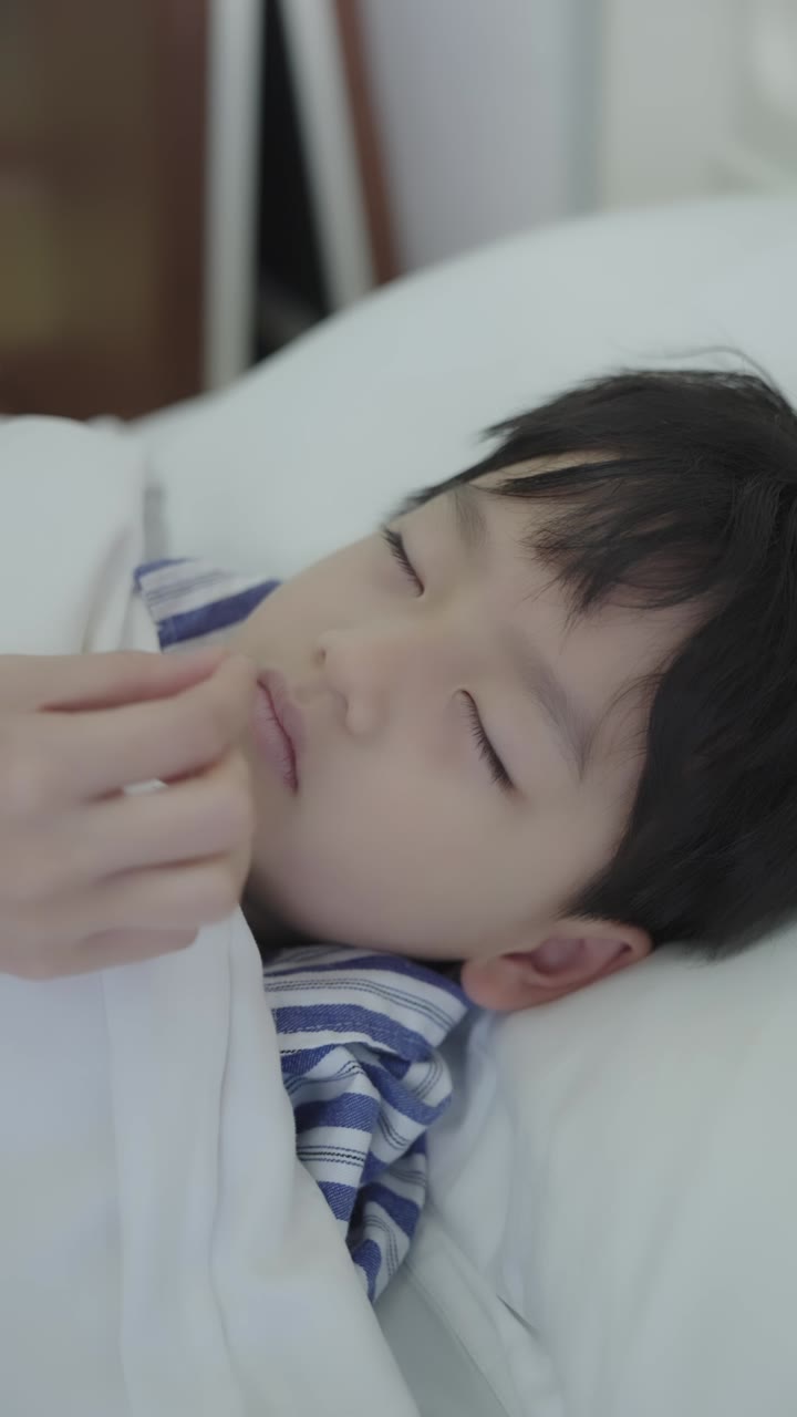 Bayi Wingman Online Bayi Kembar yang lucu